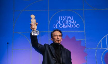 Rodrigo Santoro recebe Kikito de Cristal no Festival de Gramado