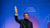 Rodrigo Santoro recebe Kikito de Cristal no Festival de Gramado