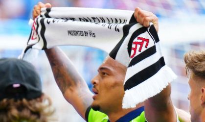Premier League: Muniz marca na estreia do Fulham em meio a rumores de saída