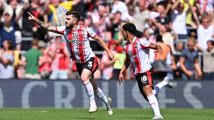 Ryan Manning comemora gol do Southampton • Foto: Dan Mullan/Getty Images