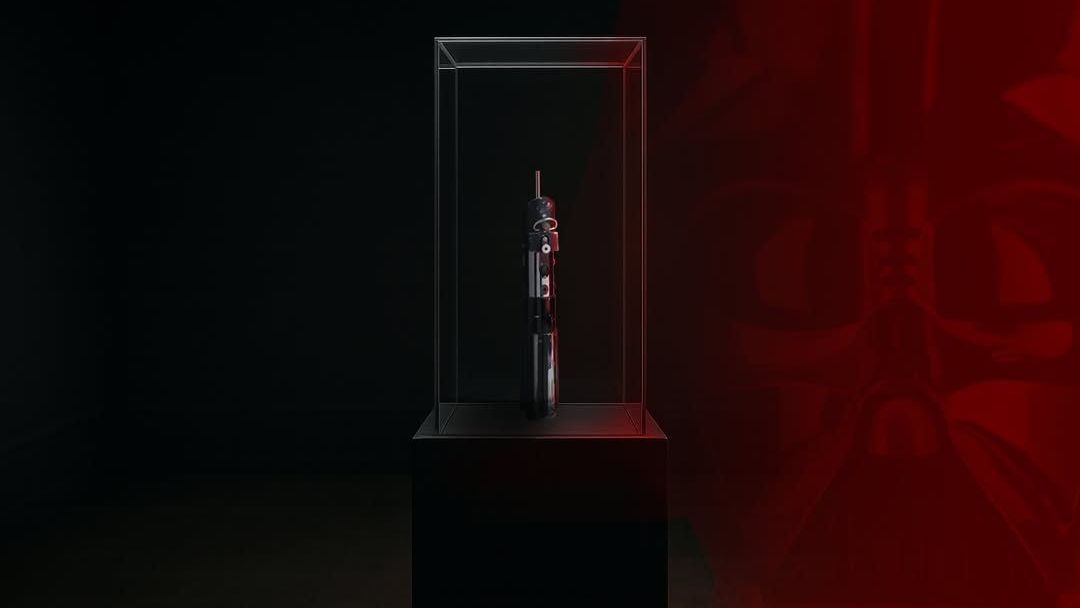 O item mais valioso do leilão é o sabre de luz de Darth Vader, usado nos filmes "O Império Contra-Ataca" e "O Retorno de Jedi", da franquia "Star Wars"