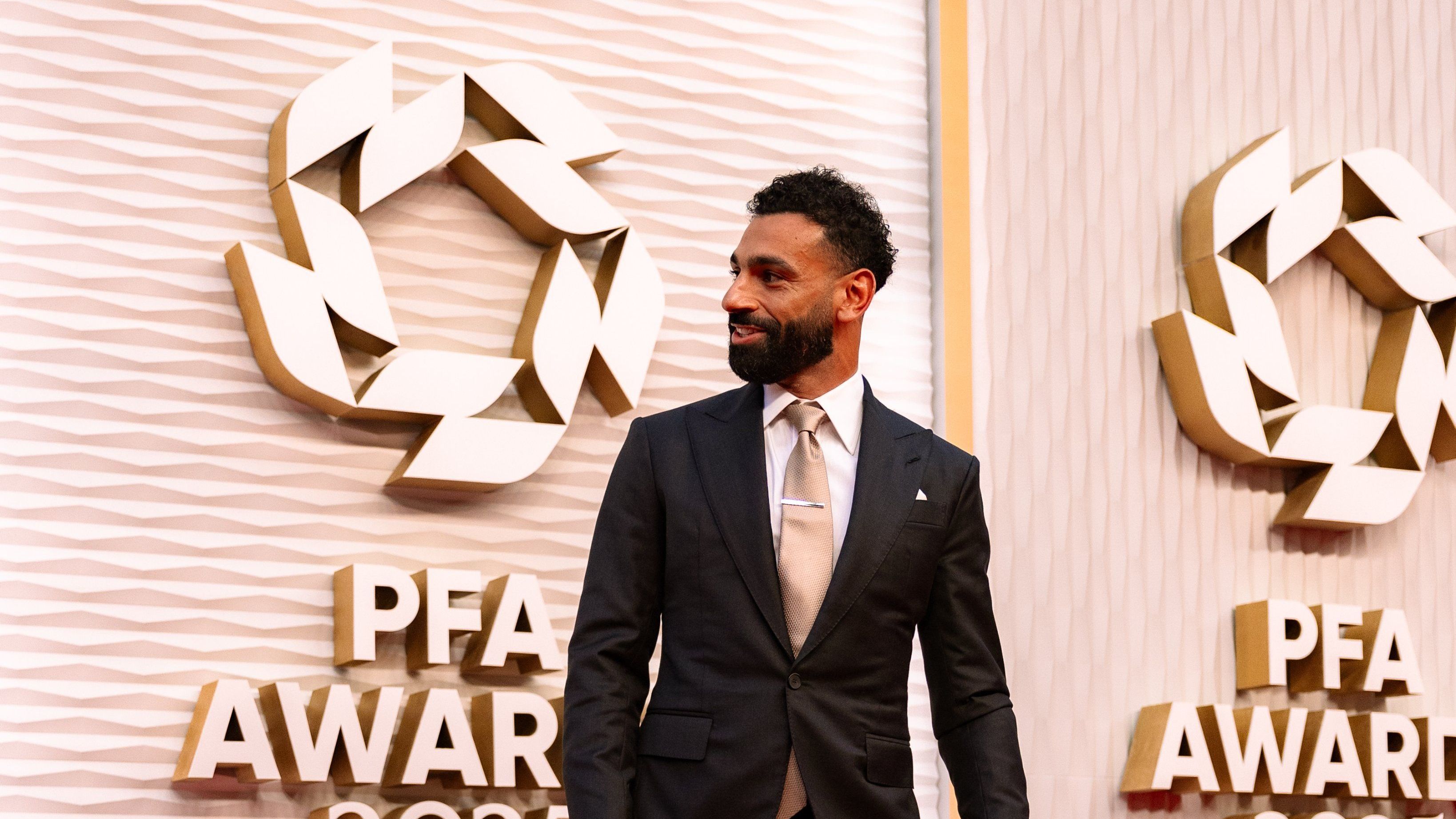 Salah segue fazendo história com a camisa do Liverpool
