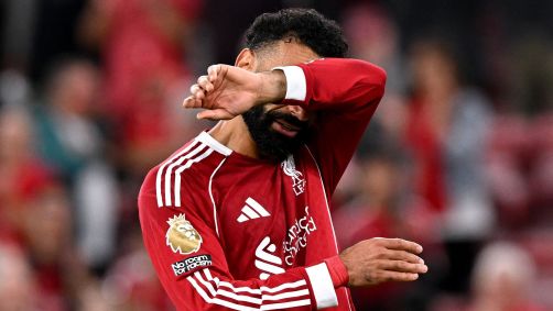 Mohamed Salah indo às lágrimas no final do jogo do Liverpool