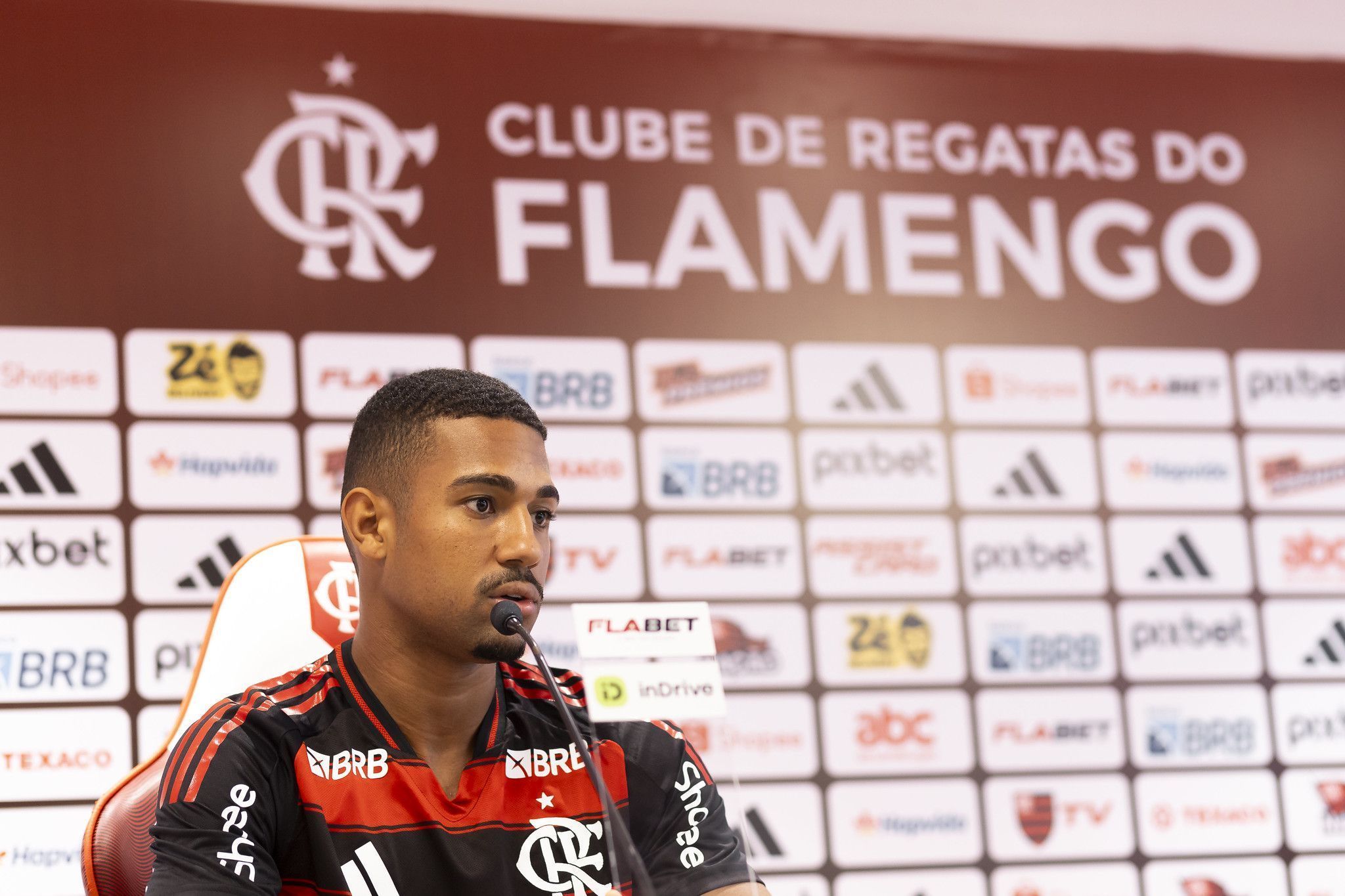 Samuel Lino durante a apresentação no Flamengo