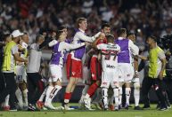 São Paulo supera trauma, elimina Atlético Nacional e avança na Libertadores