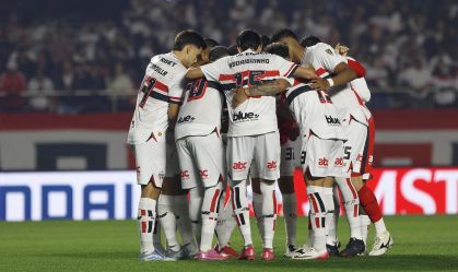 Jogadores do São Paulo antes do duelo com Atlético Nacional