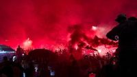 Veja momento da chegada do ônibus do São Paulo ao Morumbis
