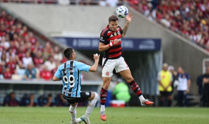 Flamengo leva gol de goleiro e só empata em casa com Grêmio pelo Brasileiro