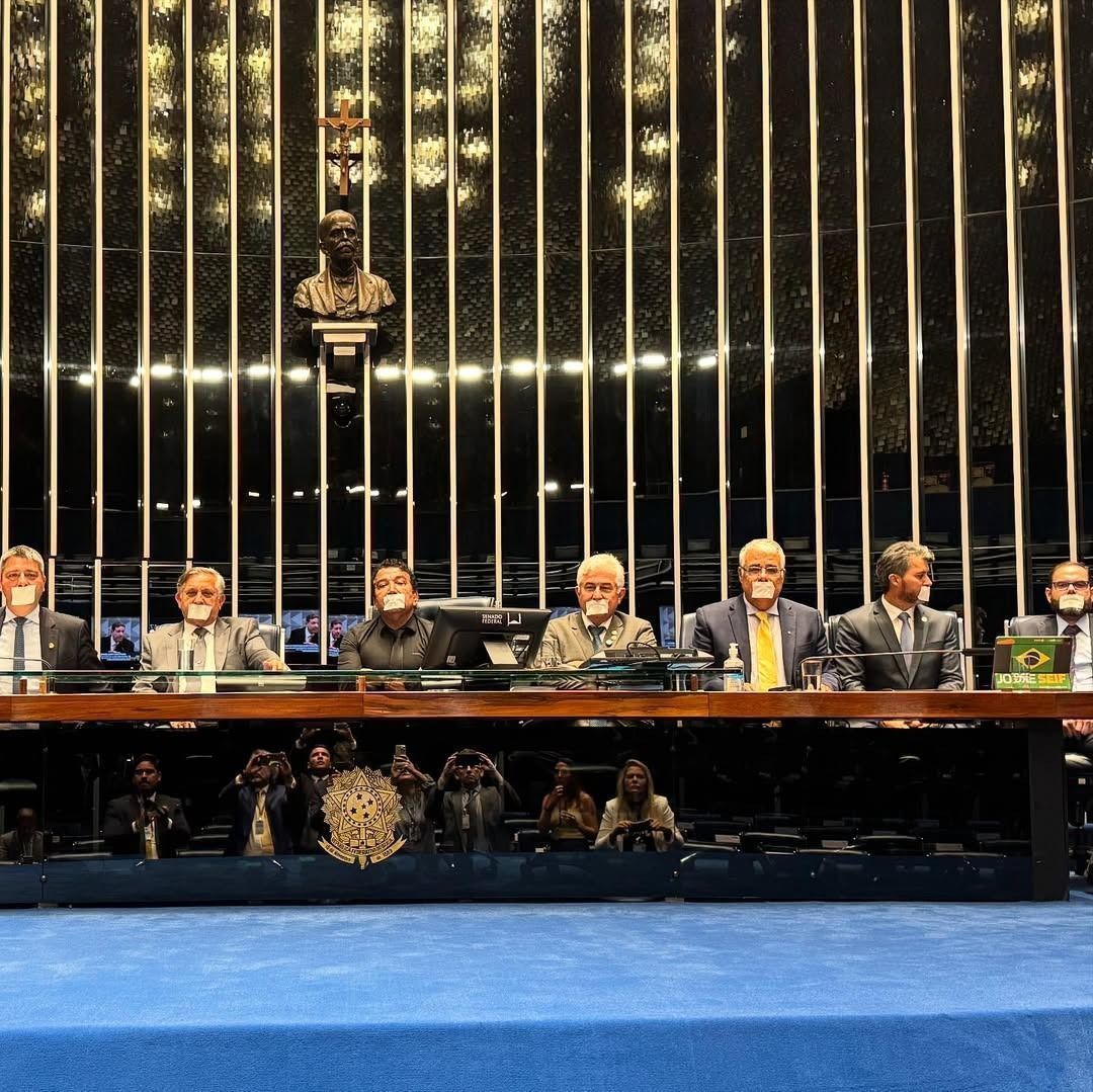 senadores_protesto