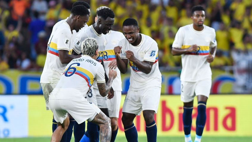 Luis Sinisterra marcou gol contra o Chile nas Eliminatórias da Copa • Foto: Gabriel Aponte/Getty Images