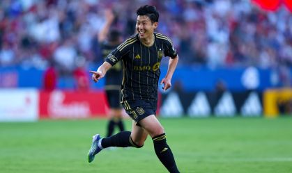 Son marca golaço de falta e desencanta na MLS; veja lance