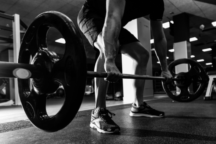 Exercício fortalece glúteos, coxas e lombar. • Freepik