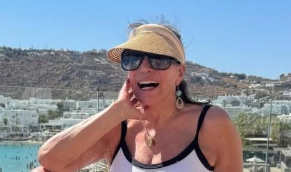 Aos 83 anos, Susana Vieira posa de maiô na Grécia; veja