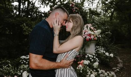 Famosos reagem ao noivado de Taylor Swift e Travis Kelce; veja