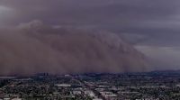 Novo vídeo: Tempestade de poeira cobre o céu de aeroporto nos EUA