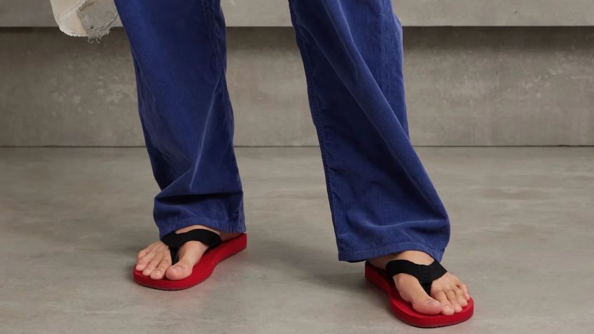 Chinelo de dedo da The Row • Divulgação/The Row