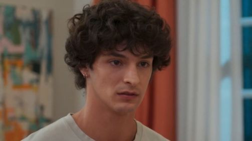 Tiago é espancado em "Vale Tudo"
