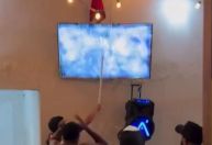 Torcedor do Flamengo destrói televisão após eliminação na Copa do Brasil