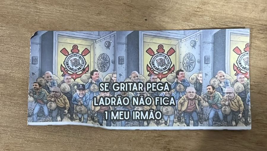 Torcida do Corinthians usou notas falsas de R$ 100 em protesto durante eleição do novo presidente