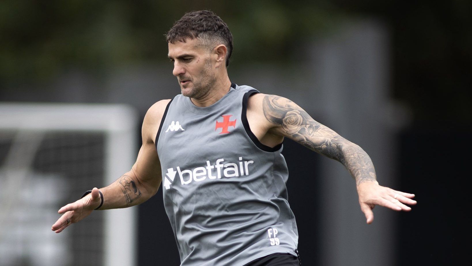 Vegetti em treino do Vasco