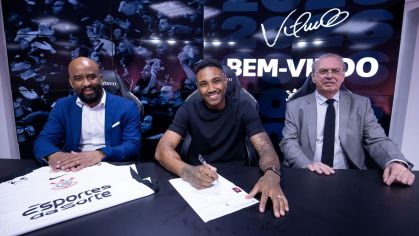 Vitinho assinou contrato com o Corinthians até 2026