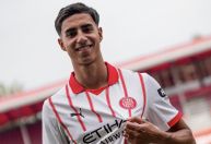 Vitor Reis, ex-zagueiro do Palmeiras, é anunciado pelo Girona