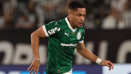 Vitor Roque em jogo do Palmeiras contra o Botafogo