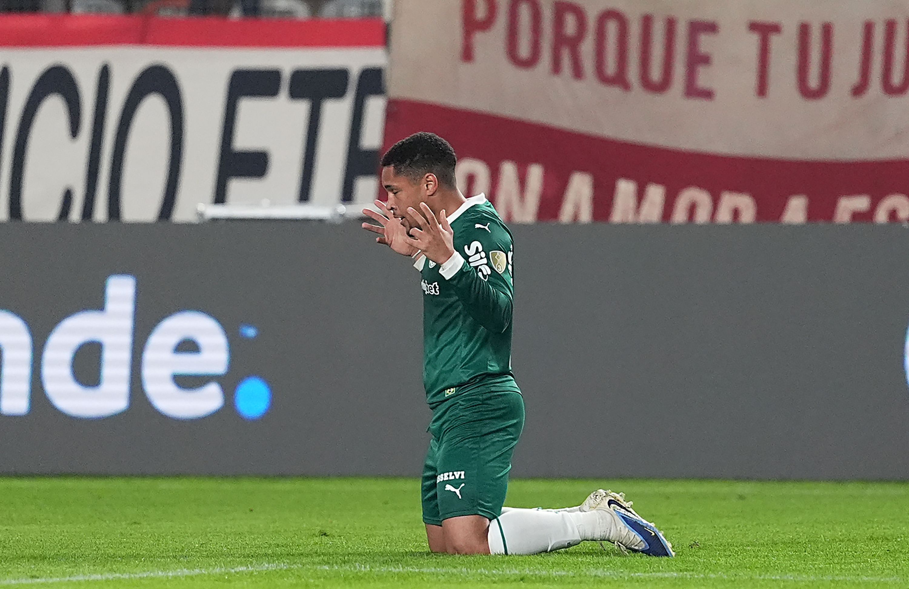 Vitor Roque em Palmeiras x Universitario, pela Libertadores