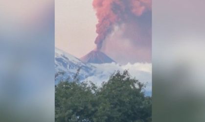 Vídeo: Vulcão em erupção na Rússia lança fumaça a mais de 6km de altura