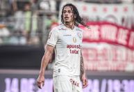 Expulso, zagueiro do Universitario tem noite para esquecer contra Palmeiras