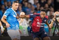 Ex-Palmeiras "fica pelado" em disputa de bola no Italiano; veja