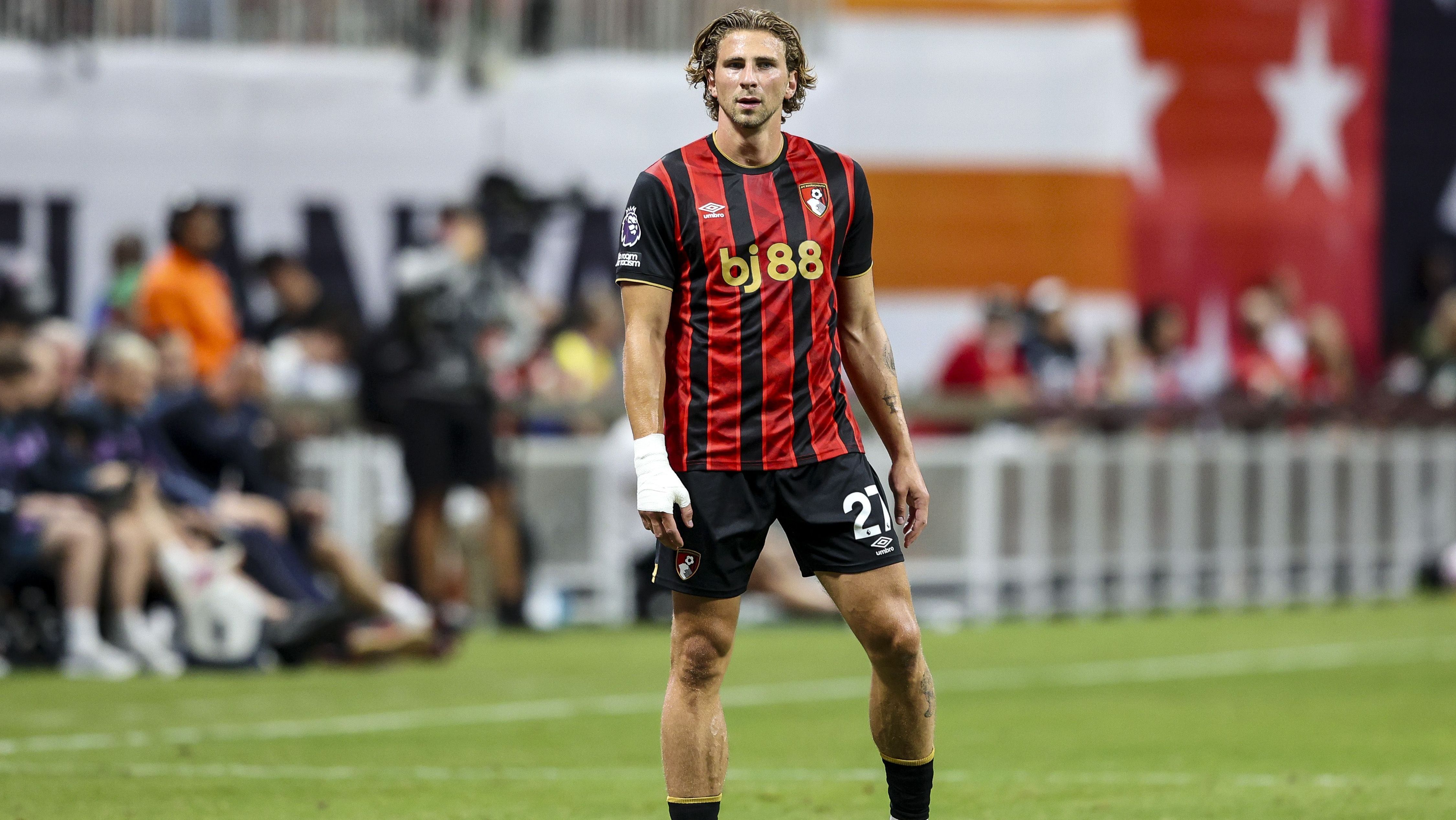 Illia Zabarnyi em jogo do Bournemouth