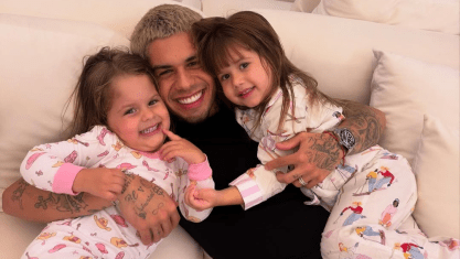 Zé Felipe com suas duas filhas, Maria Alice e Maria Flor, do casamento com Virginia Fonseca