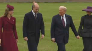 Trump e Melania chegam ao Castelo de Windsor e são recebidos pela família real