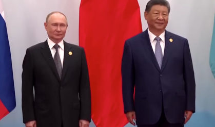 Ao lado de Putin, Xi Jinping apresenta China como líder global alternativa