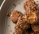 Dia do Brigadeiro: do improviso ao doce mais amado