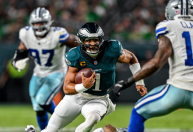 Eagles vencem Cowboys na abertura da NFL em jogo marcado por paralisação
