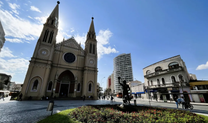 Semana deve ter chuvas intensas e queda de temperatura em Curitiba