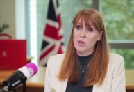 Vice do Reino Unido renuncia após escândalo sobre compra de apartamento