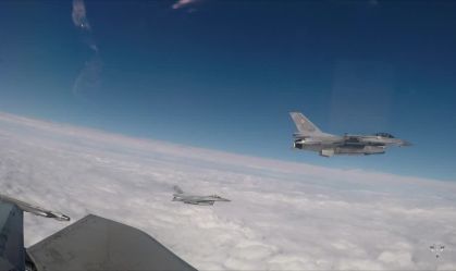 Polônia mobiliza aeronaves militares após Rússia lançar ataques à Ucrânia
