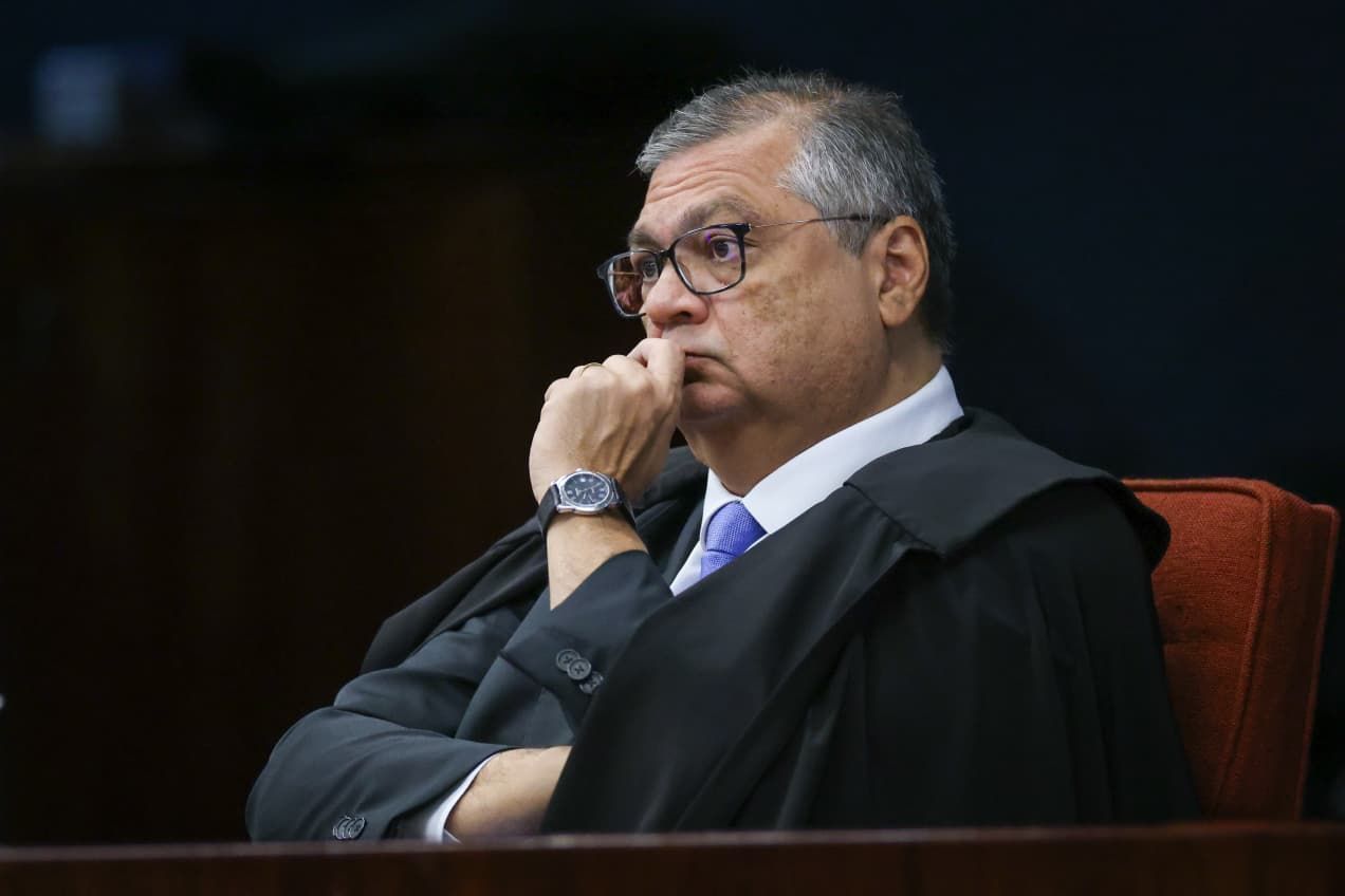 Imagem de destaque do post: "Esse é um julgamento como outro qualquer", diz Dino ao abrir voto no STF