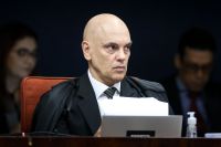 Moraes usa fotos de faixas para rebater Fux por absolver Bolsonaro; entenda