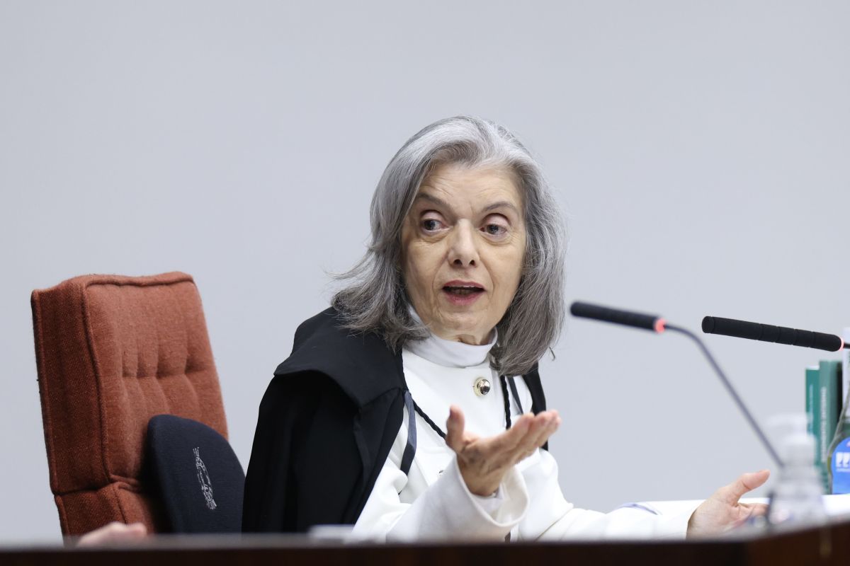 Zema diz que urnas são confiáveis e defende “recibo” impresso