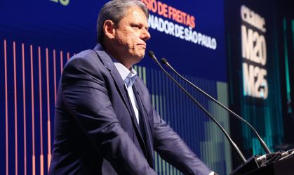 Enquanto governadores prestigiam posse de Fachin, Tarcísio visita Bolsonaro