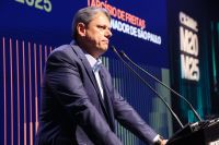 Enquanto governadores prestigiam posse de Fachin, Tarcísio visita Bolsonaro