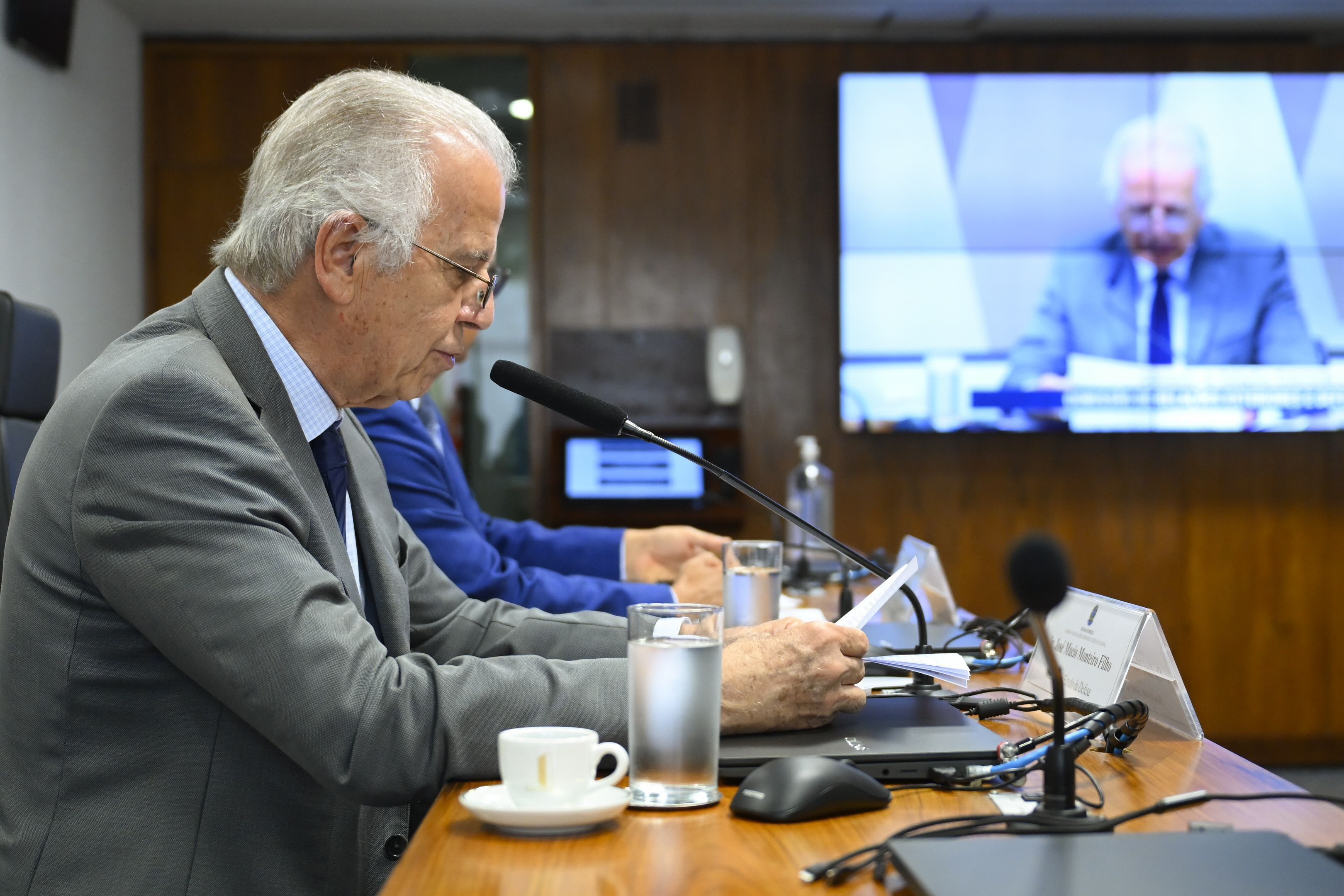 CRE - Comissão de Relações Exteriores e Defesa Nacional