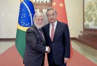 Celso Amorim discute fortalecimento do Sul Global com chanceler da China