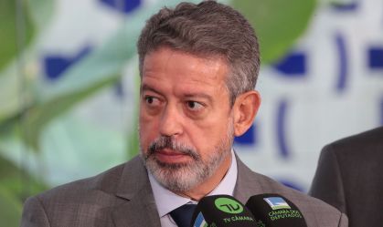 Após críticas de Renan, Lira pede que não se faça “politicagem” com o IR
