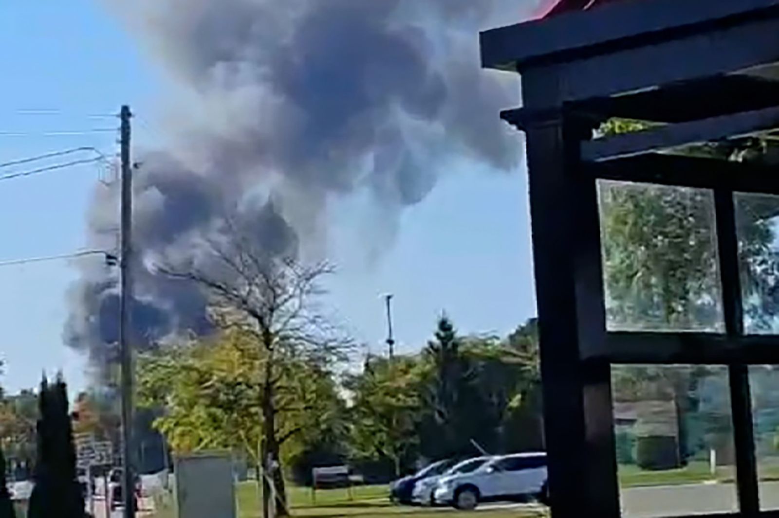 Igreja em Michigan pega fogo após ataque a tiros