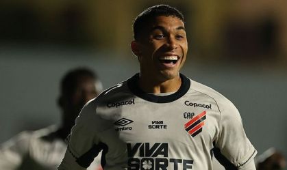 Athletico-PR derrota o Athletic e cola no G4 da Série B